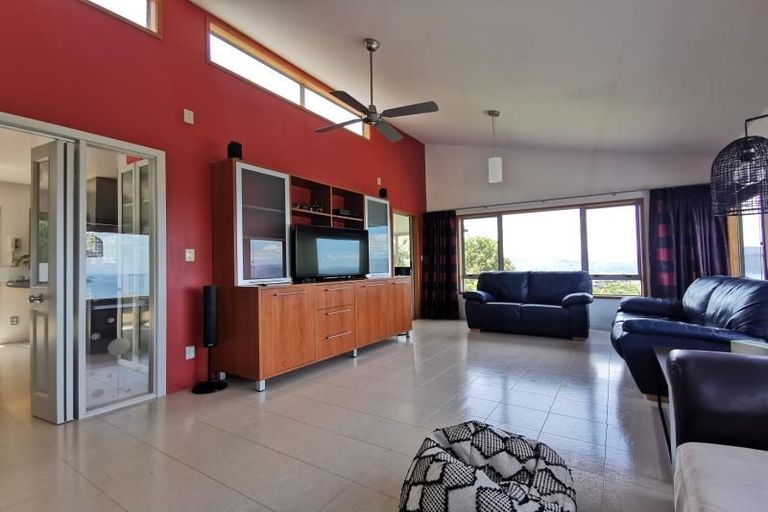 Photo of property in 41 Dress Circle, Newlands, Wellington, 6037