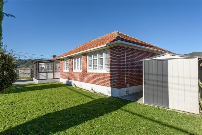 Photo of property in 1/56 Athlone Crescent, Avalon, Lower Hutt, 5011