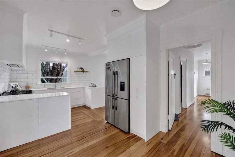 Photo of property in 65 Pioneer Road, Moturoa, New Plymouth, 4310