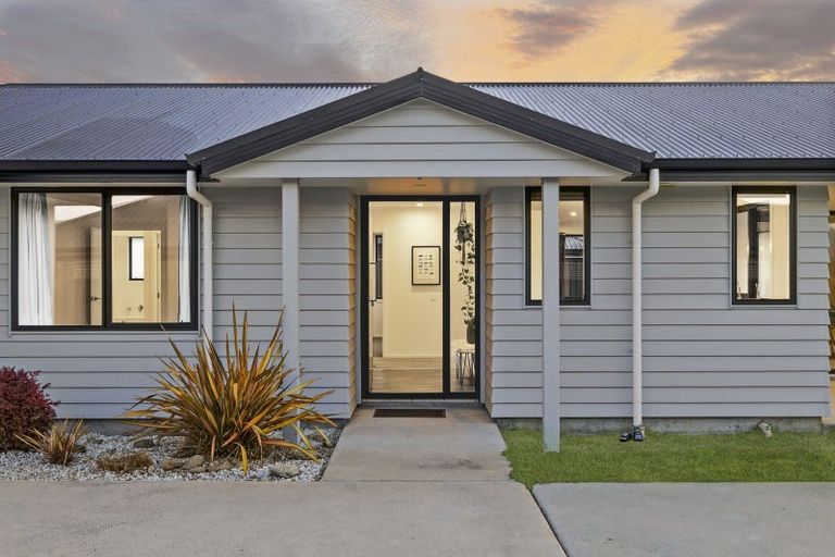 Photo of property in 12 Hebbard Court, Albert Town, Wanaka, 9305