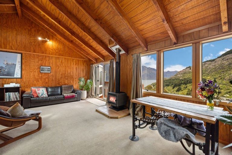 Photo of property in 32b Mackinnon Terrace, Sunshine Bay, Queenstown, 9300