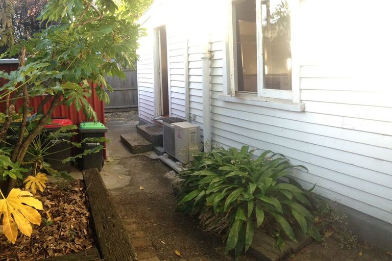 Photo of property in 17 Lyndon Street, Riccarton, Christchurch, 8011