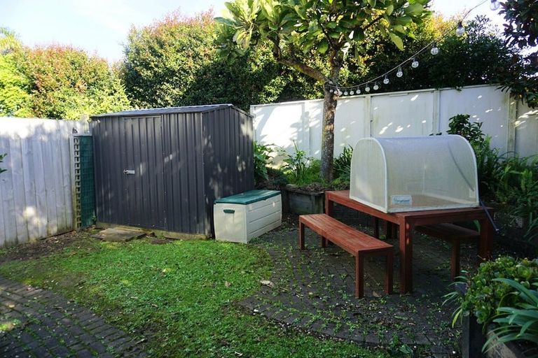 Photo of property in 2/13 Markham Place, Bucklands Beach, Auckland, 2012