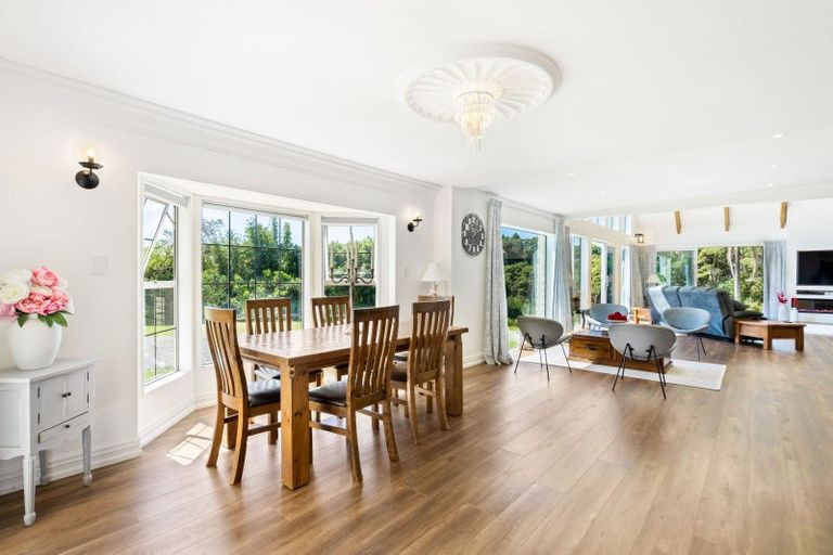 Photo of property in 105 Grassmere Road, Henderson Valley, Auckland, 0612