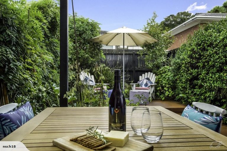 Photo of property in 4/42 Sheridan Drive, New Lynn, Auckland, 0600