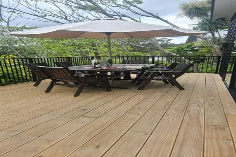 Photo of property in 114 Chevron Crescent, Whangamata, 3620