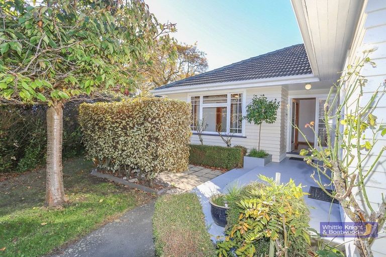 Photo of property in 6 Verran Place, Fendalton, Christchurch, 8052
