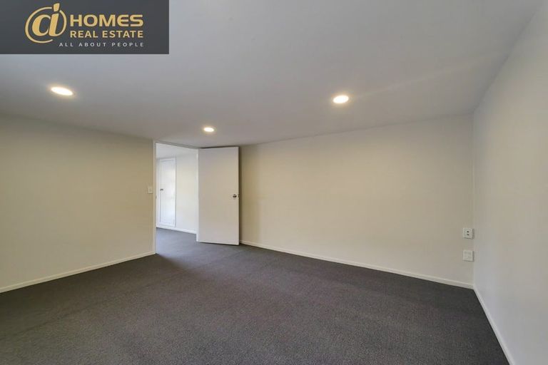 Photo of property in 127 Gossamer Drive, Pakuranga Heights, Auckland, 2010