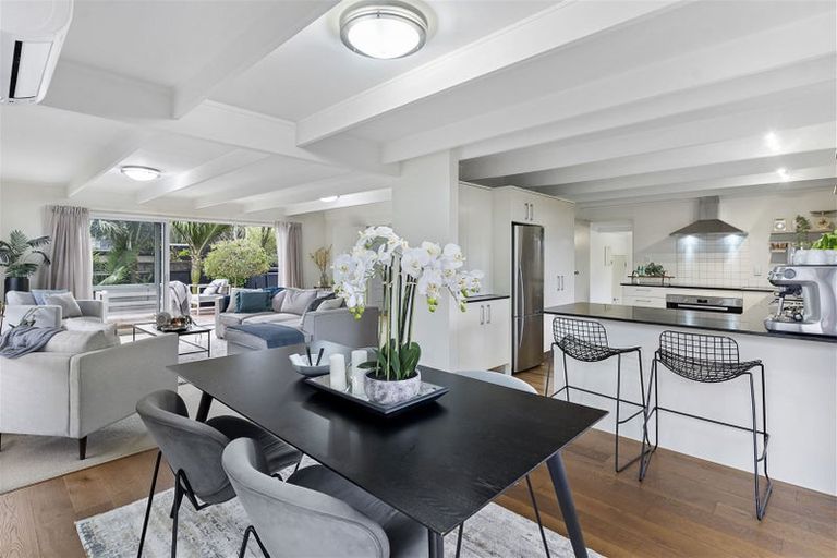 Photo of property in 10 Sanctuary Point, Sunnyhills, Auckland, 2010