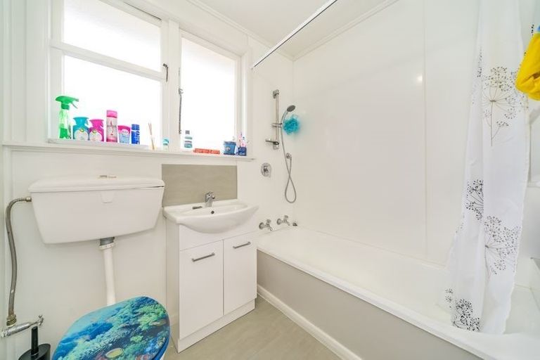 Photo of property in 33 Leicester Street, Cannons Creek, Porirua, 5024