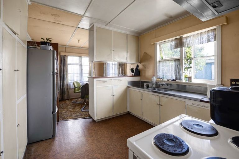 Photo of property in 28 Cambridge Street, Patea, 4520