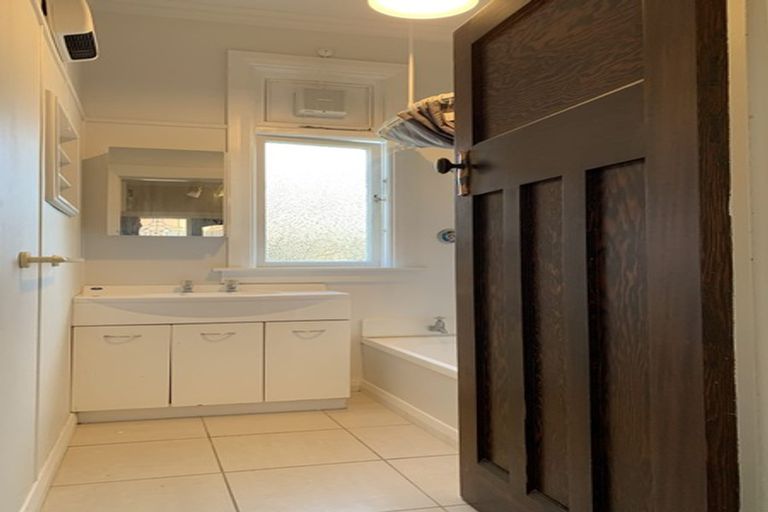 Photo of property in 251 Macandrew Road, Forbury, Dunedin, 9012