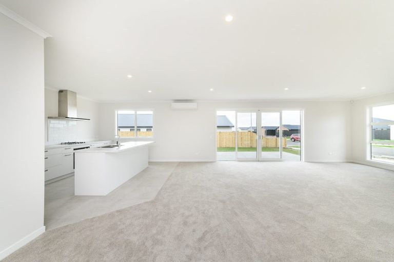 Photo of property in 61 Atlantic Drive, Fitzherbert, Palmerston North, 4410