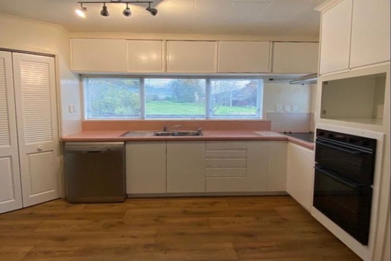 Photo of property in 172 Main Road South, Raumati South, Paraparaumu, 5032