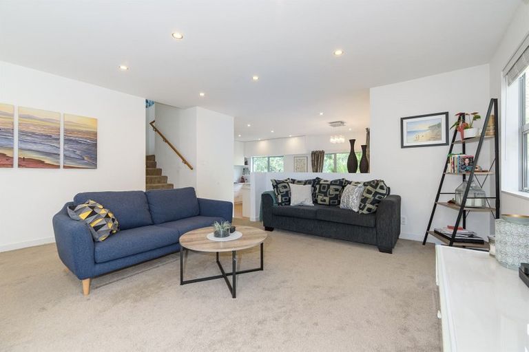 Photo of property in 6b Cronin Place, Beach Haven, Auckland, 0626
