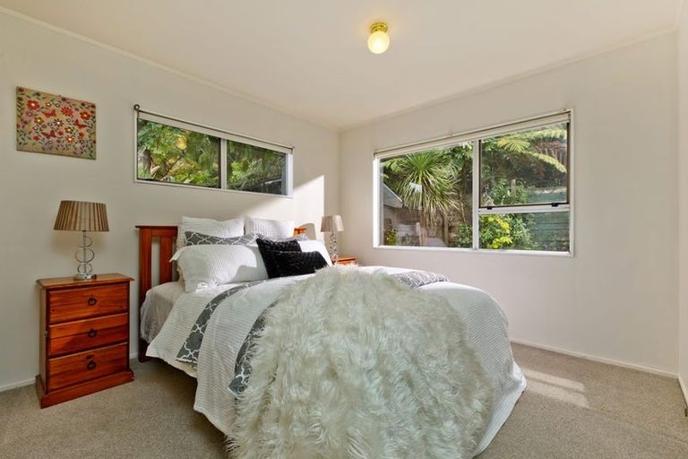 Photo of property in 2/25 Woodlands Crescent, Browns Bay, Auckland, 0630