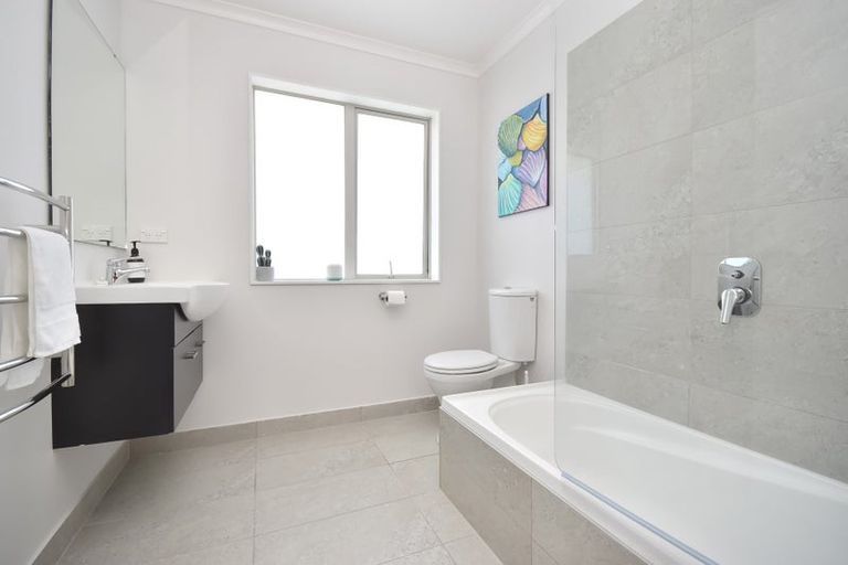 Photo of property in 37 Maylee Crescent, Gulf Harbour, Whangaparaoa, 0930