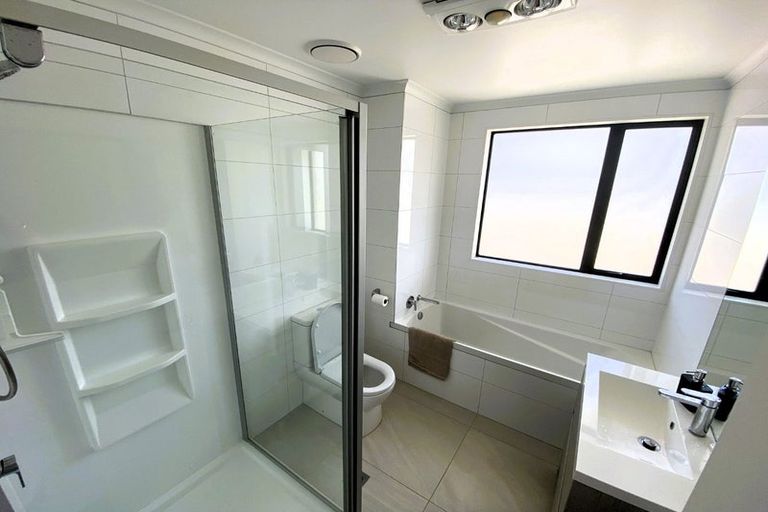 Photo of property in 30b Titoki Street, Te Atatu Peninsula, Auckland, 0610