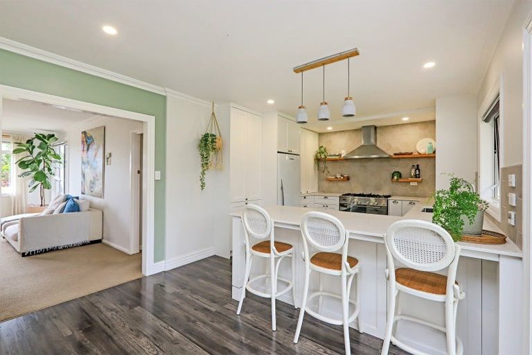 Photo of property in 27 Hammond Road, Taradale, Napier, 4112