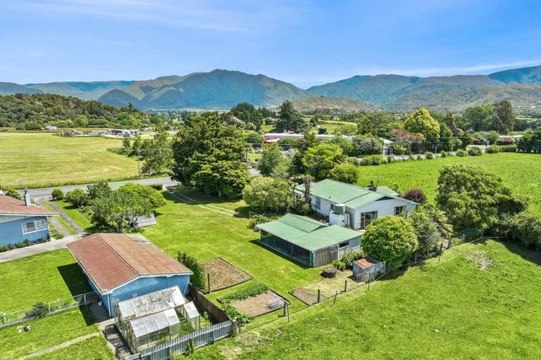 Photo of property in 17 Central Takaka Road, Takaka, 7183