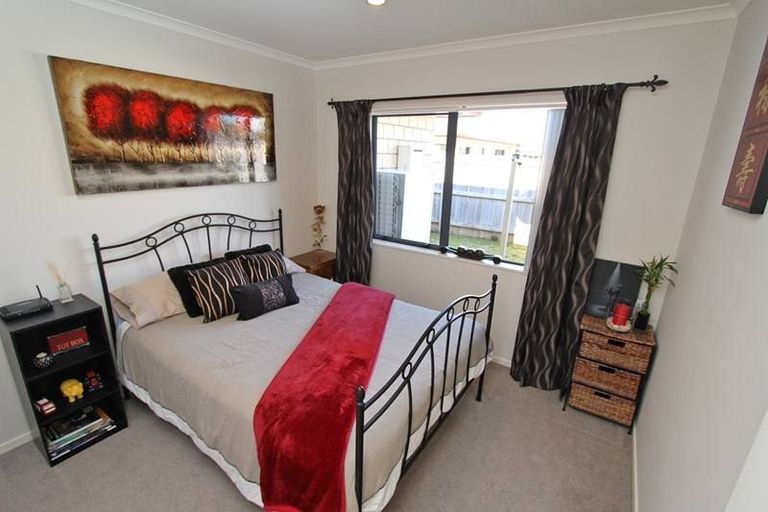 Photo of property in 12 Bellshill Close, Wattle Downs, Auckland, 2103