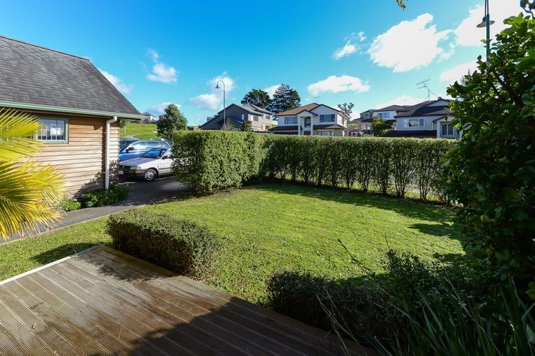 Photo of property in 76 Medallion Drive, Oteha, Auckland, 0632