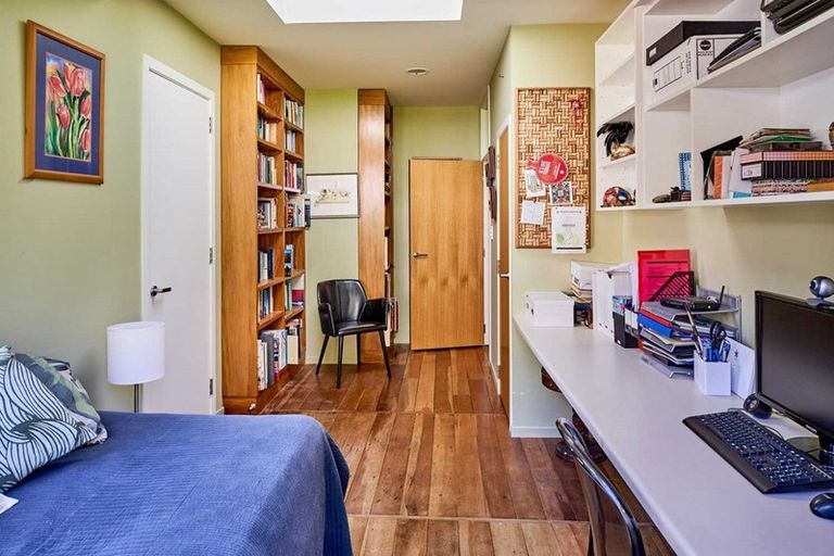 Photo of property in 96 Muritai Road, Eastbourne, Lower Hutt, 5013