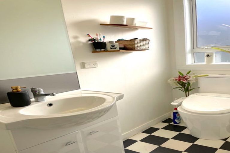 Photo of property in 17 Ranelagh Street, Karori, Wellington, 6012