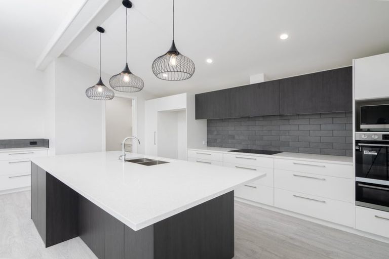 Photo of property in 77 Stratford Drive, Cable Bay, 0420