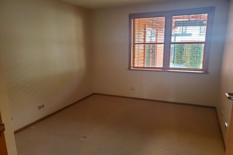 Photo of property in 122 Mana Esplanade, Paremata, Porirua, 5026