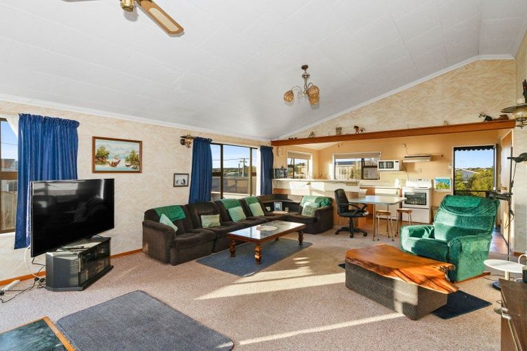 Photo of property in 21 Hartley Street, Foxton Beach, Foxton, 4815