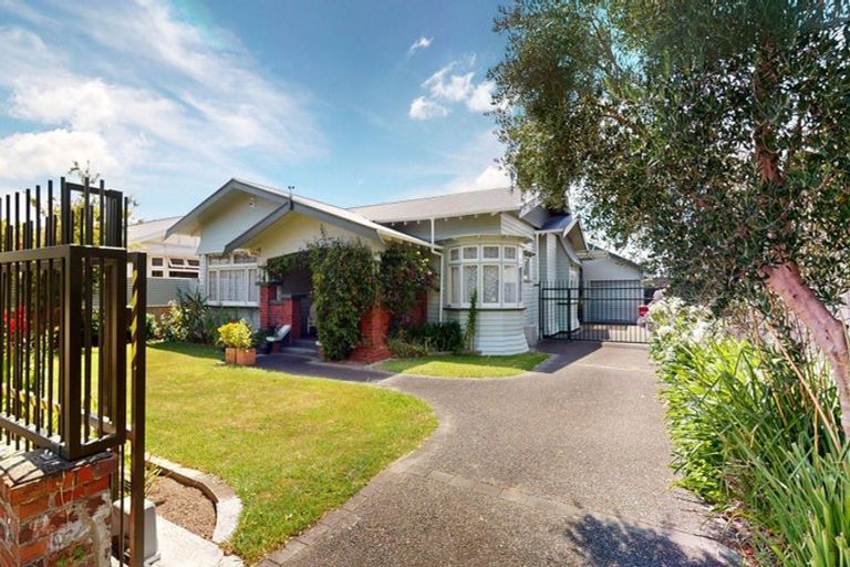 Photo of property in 16 Nikau Street, Takaro, Palmerston North, 4410