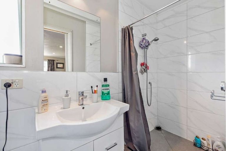 Photo of property in 26 Sunline Avenue, Massey, Auckland, 0614