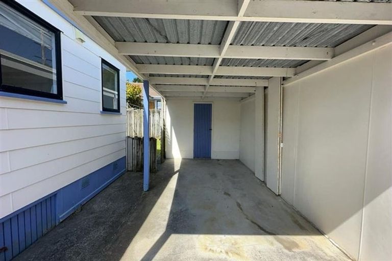 Photo of property in 1/107 Santiago Crescent, Unsworth Heights, Auckland, 0632