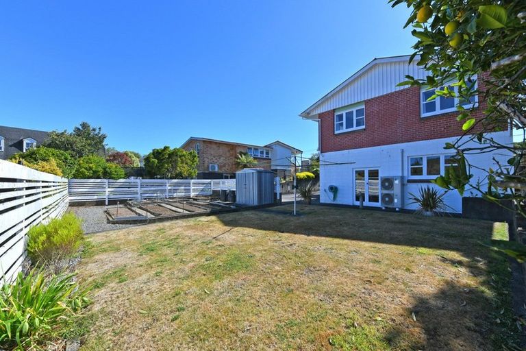 Photo of property in 33 Dowling Grove, Silverstream, Upper Hutt, 5019