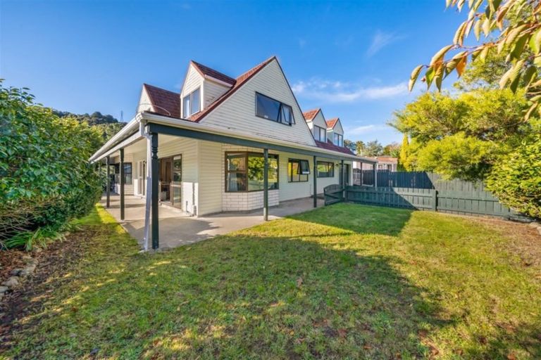 Photo of property in 93 Gemstone Drive, Birchville, Upper Hutt, 5018