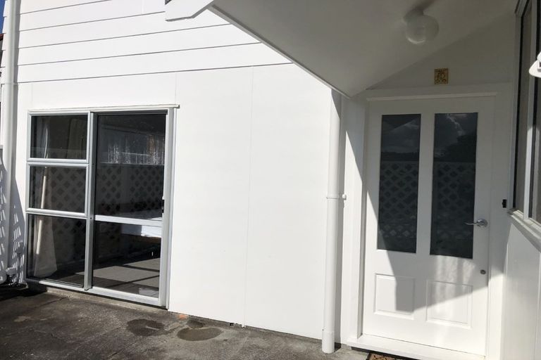 Photo of property in 9 Bonito Place, Bayview, Auckland, 0629