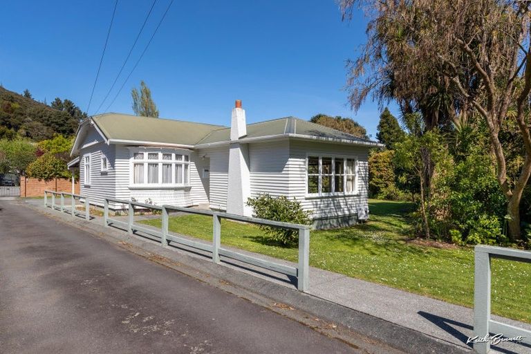 Photo of property in 38 Norton Park Avenue, Fairfield, Lower Hutt, 5011