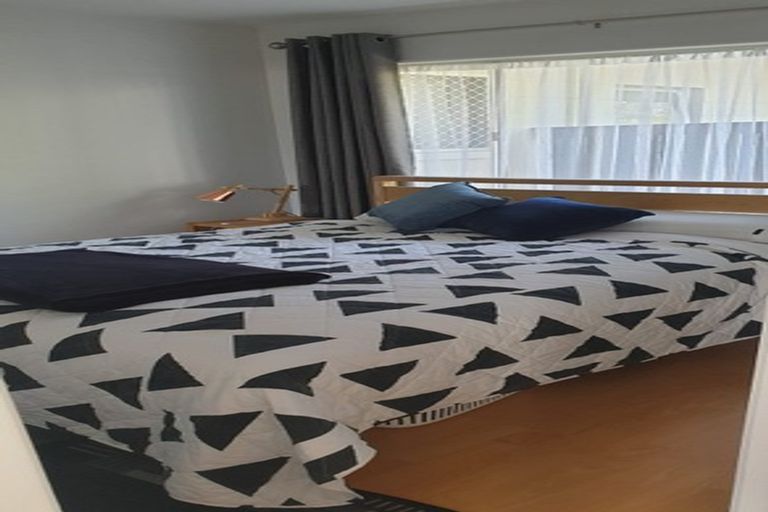 Photo of property in 1/72l Kitchener Road, Milford, Auckland, 0620