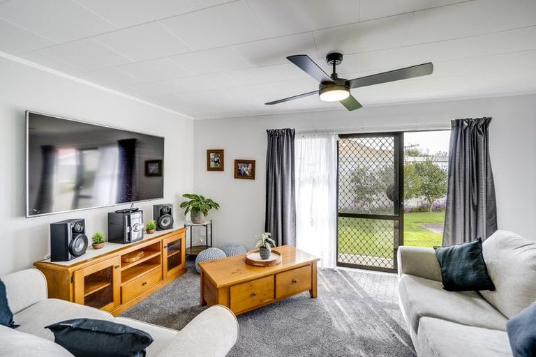 Photo of property in 29 Usherwood Crescent, Akina, Hastings, 4122