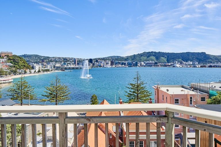 Photo of property in 296 Oriental Parade, Oriental Bay, Wellington, 6011