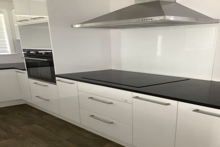 Photo of property in 1 Keats Place, Blockhouse Bay, Auckland, 0600