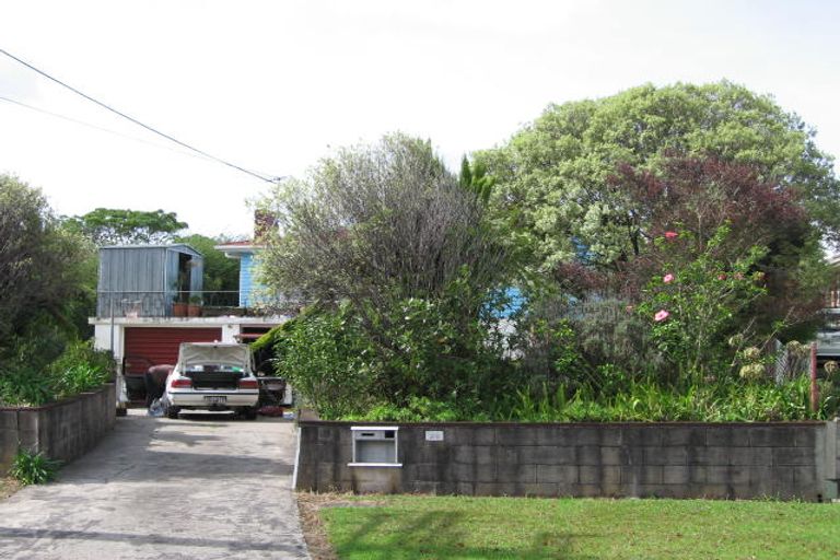 Photo of property in 25 Vera Road, Te Atatu South, Auckland, 0610