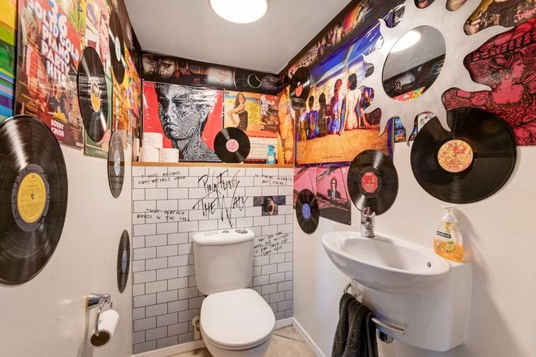 Photo of property in 15 Leiden Place, Totara Vale, Auckland, 0629