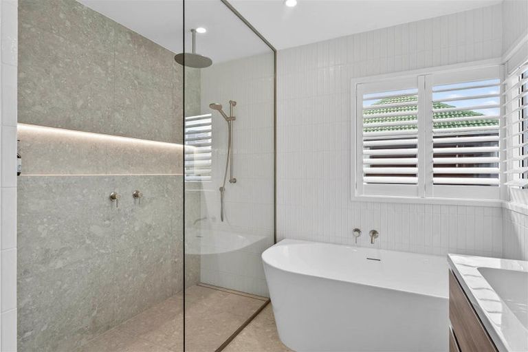 Photo of property in 44 Milford Road, Milford, Auckland, 0620