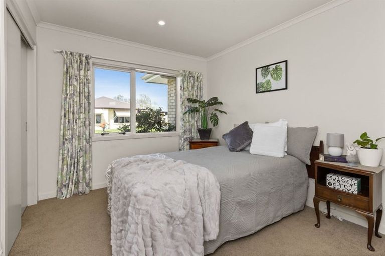 Photo of property in 5 Gregory Grove, Clive, 4102