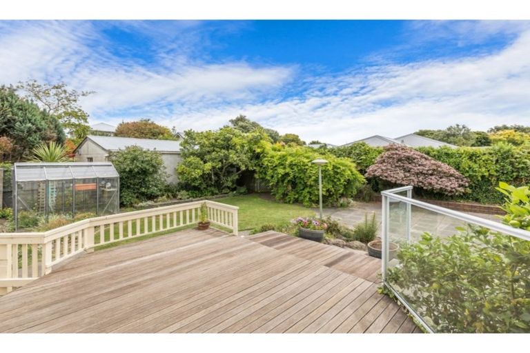 Photo of property in 20 Derrett Place, Saint Martins, Christchurch, 8022