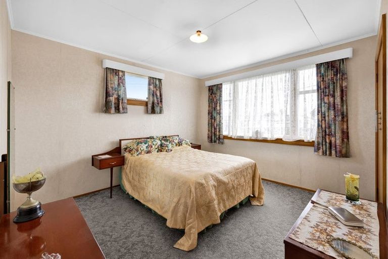 Photo of property in 10 Bone Crescent, Hawera, 4610