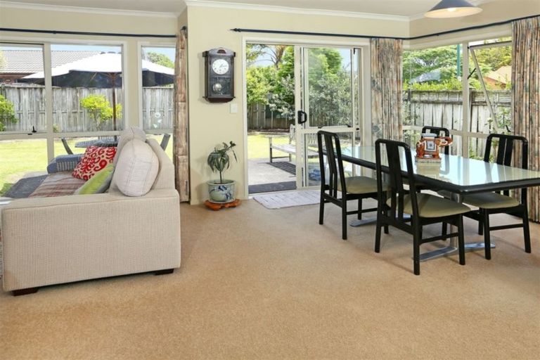 Photo of property in 10 Hillwell Drive, Henderson, Auckland, 0612
