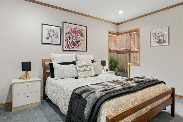 Photo of property in 12 Clare Street, Cambridge, 3434